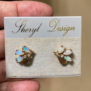 🖤NWT💕Opal earrings